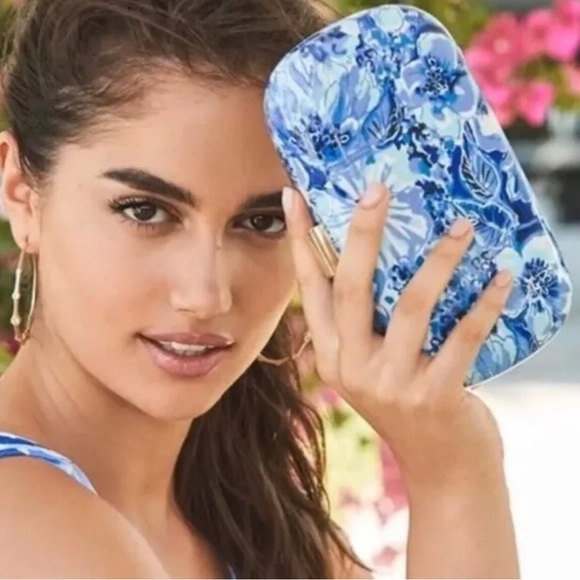 Lilly Pulitzer Catch N Keep Hard Clutch (Coastal Blue) Gold Chain Blue Floral - Picture 2 of 3